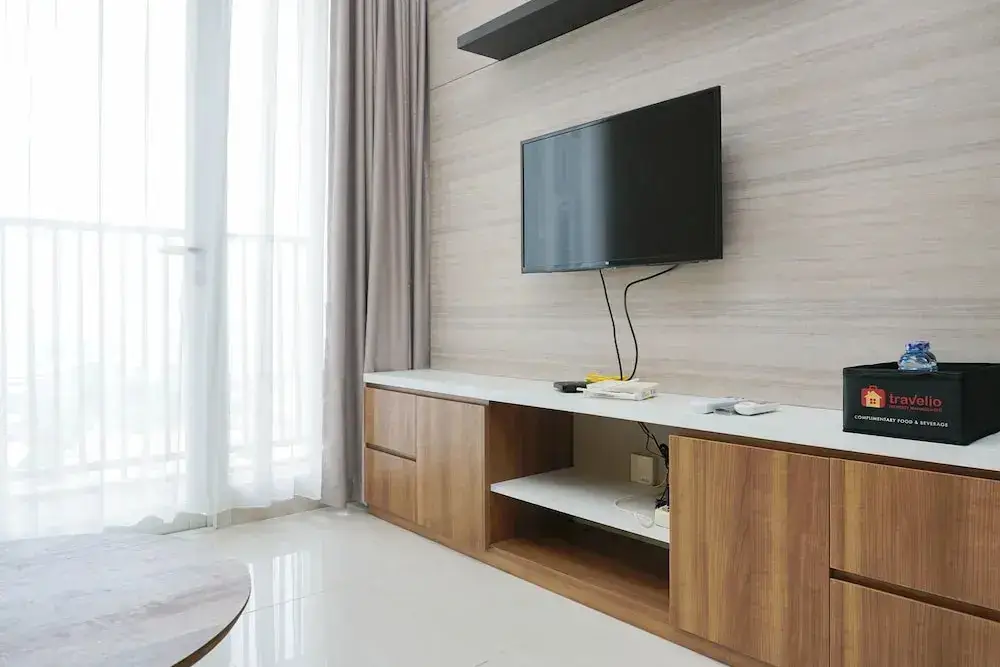 Джакарта: Comfortable Design 1BR Apartment Ciputra International Puri