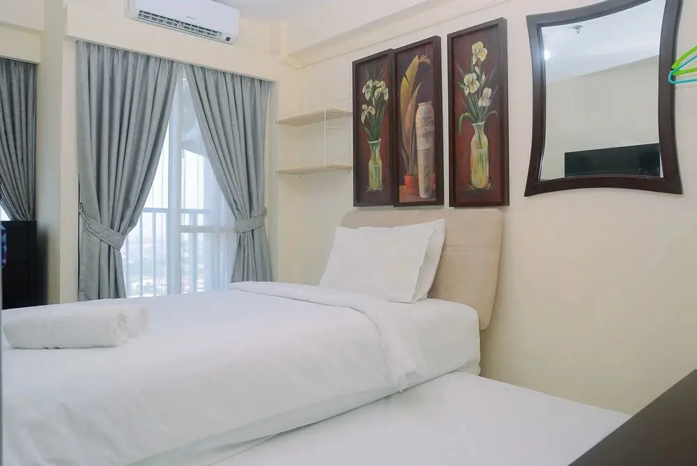 Джакарта: Comfy with City View Studio at Tifolia Apartment
