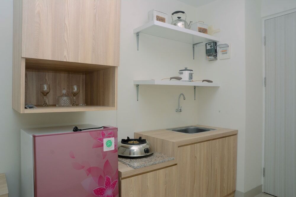 Бекаси: Simply Comfort Studio at Grand Kamala Lagoon Apartment