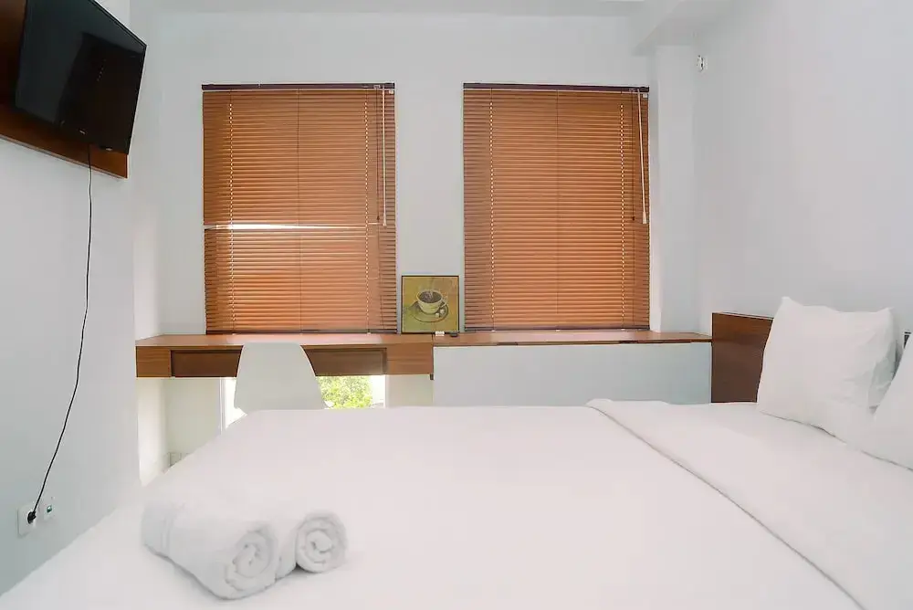 Бекаси: Cozy and Minimalist Studio Patraland Urbano Apartment near Bekasi Station
