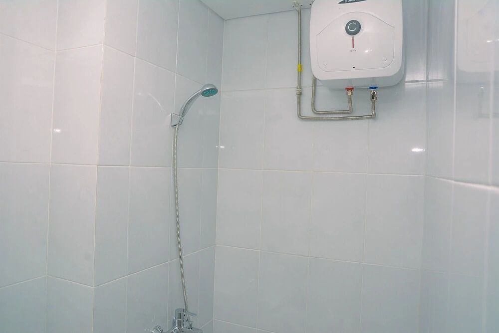 Бекаси: Cozy and Minimalist Studio Patraland Urbano Apartment near Bekasi Station