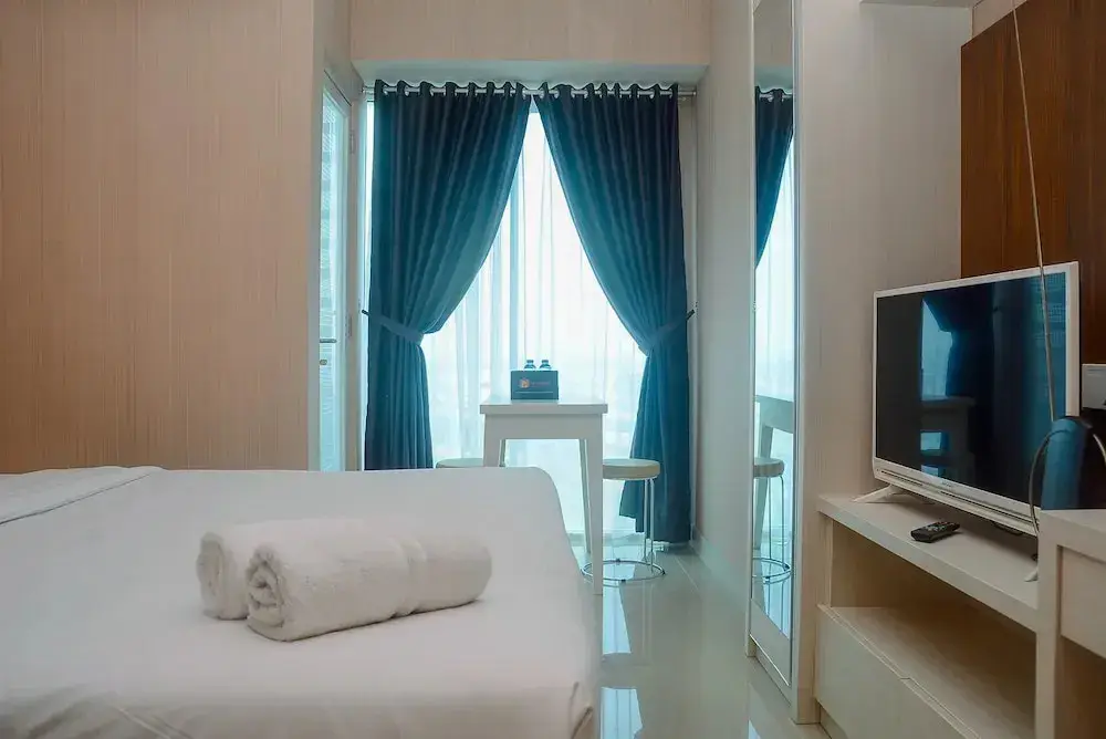 Бекаси: Stylish 1BR Grand Kamala Lagoon Apartment