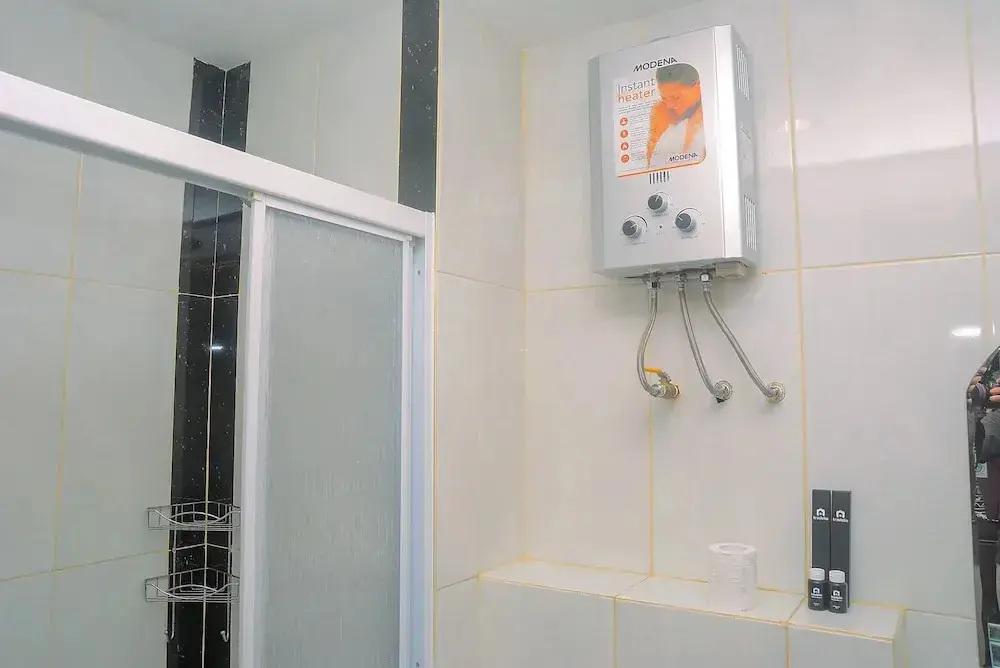 Бекаси: Stylish 1BR Grand Kamala Lagoon Apartment