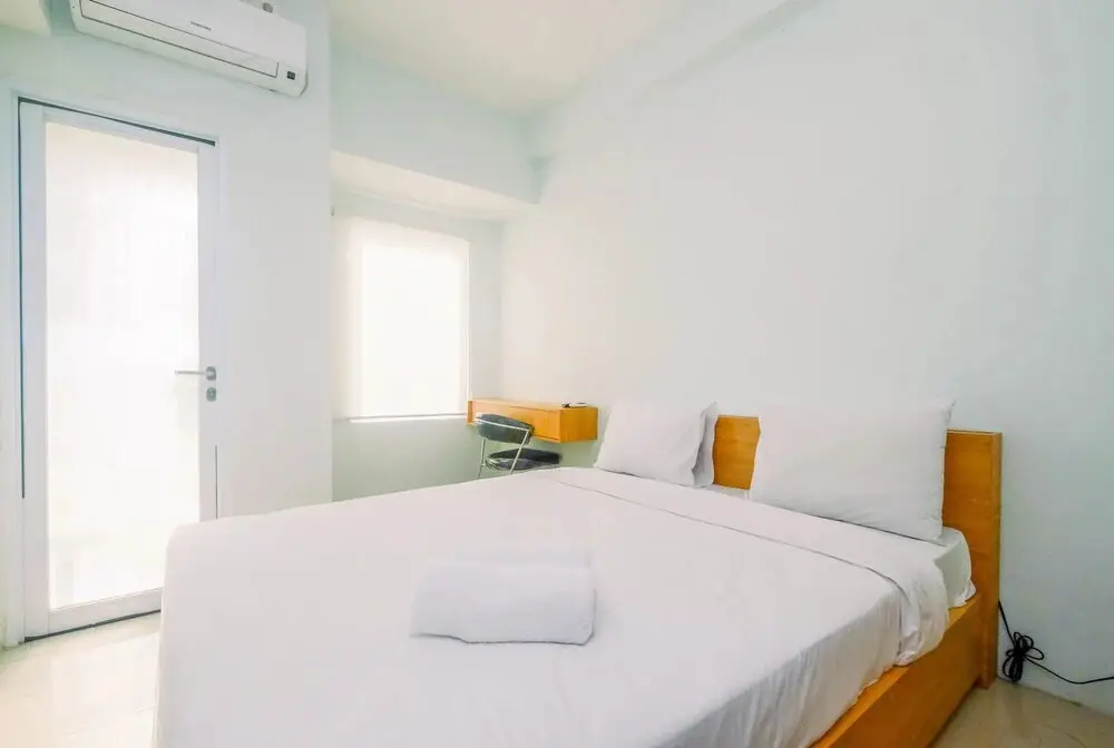 Караванг: Modern Studio with City View at Tamansari Mahogany Apartment
