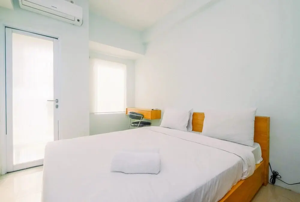 Караванг: Modern Studio with City View at Tamansari Mahogany Apartment