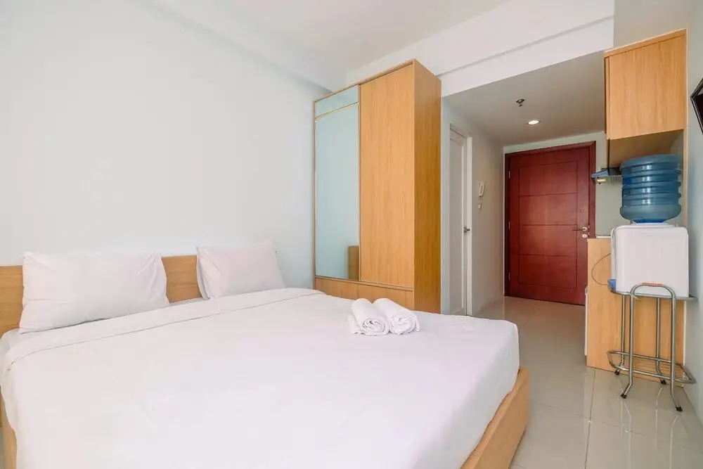Караванг: Modern Studio with City View at Tamansari Mahogany Apartment