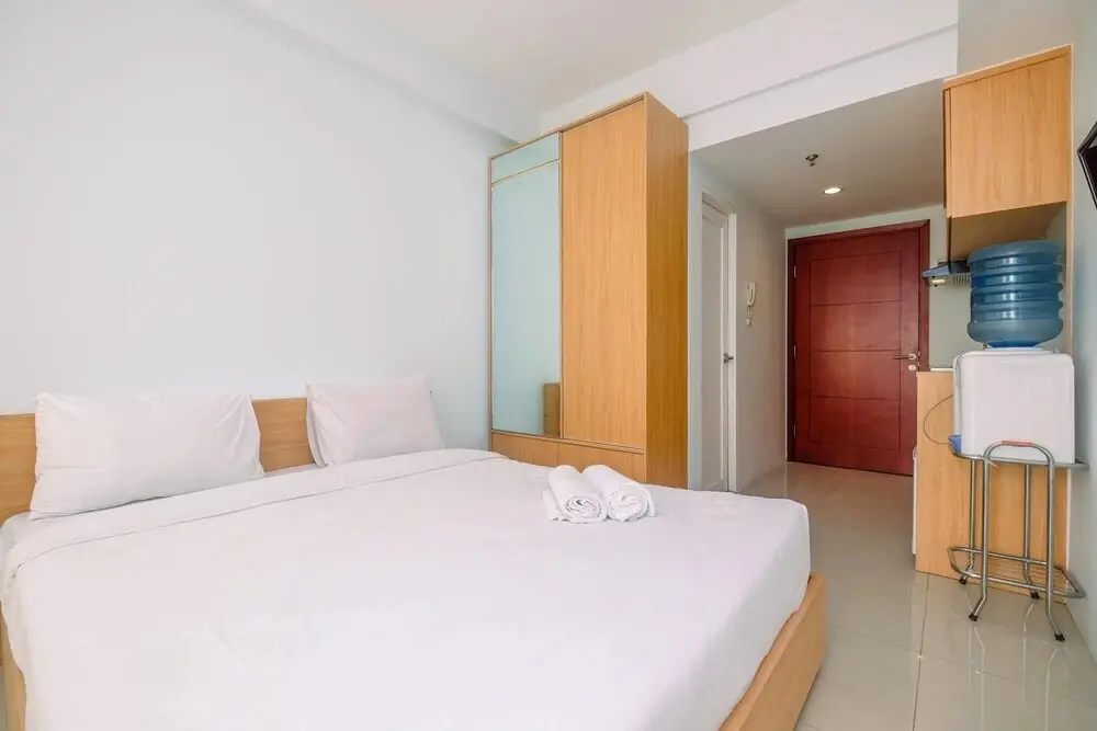 Караванг: Modern Studio with City View at Tamansari Mahogany Apartment