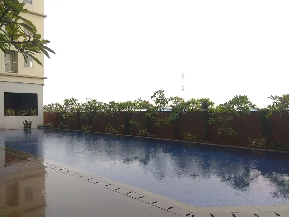 Караванг: Modern Studio with City View at Tamansari Mahogany Apartment