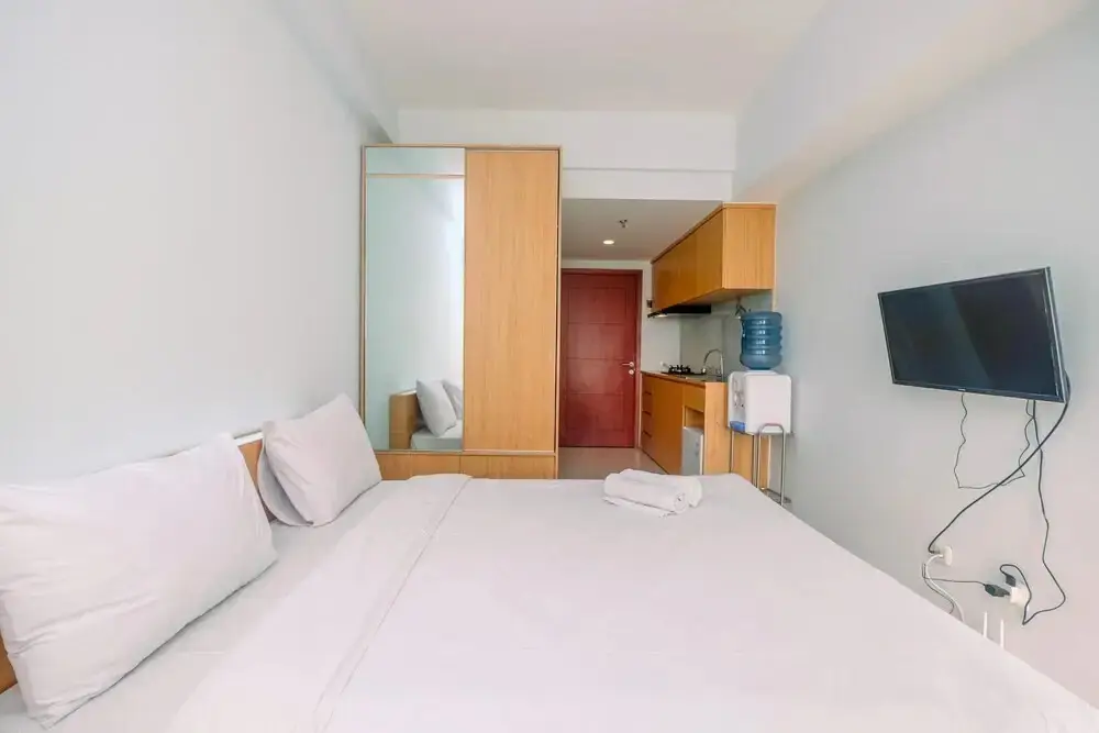 Караванг: Modern Studio with City View at Tamansari Mahogany Apartment