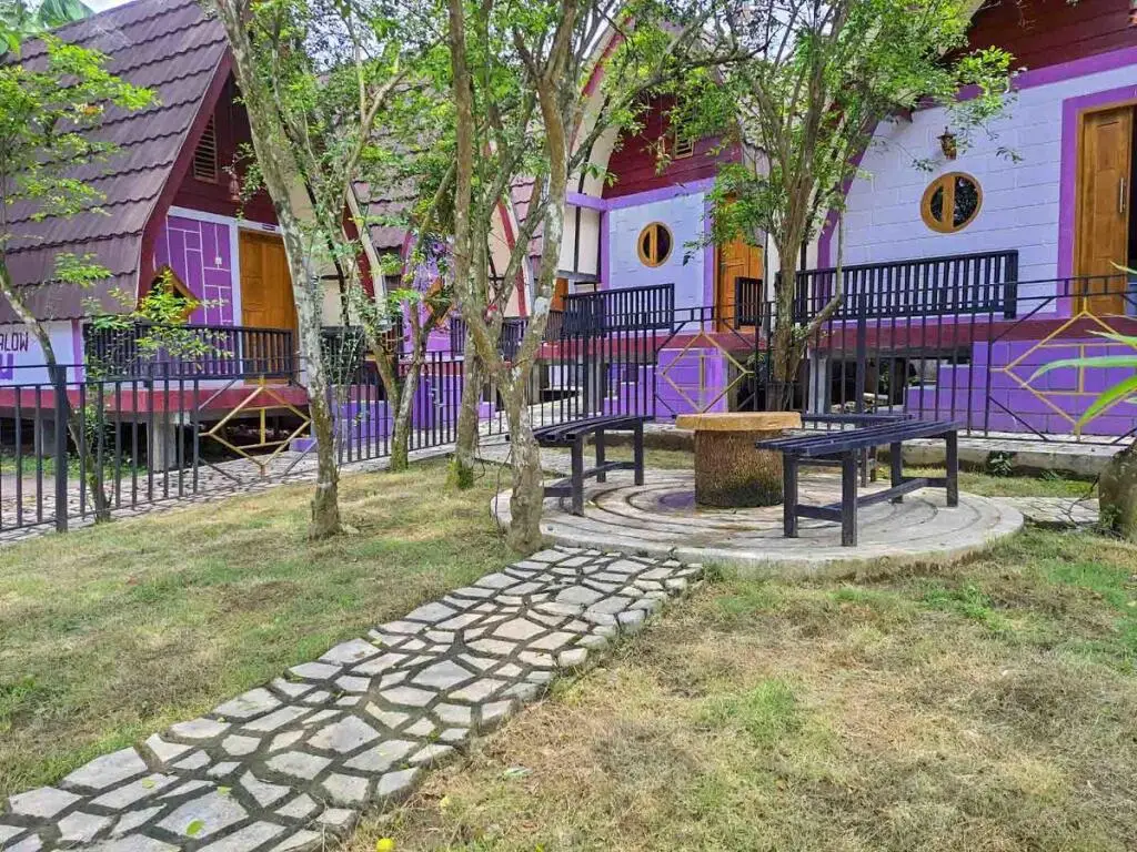 Кебумен: Bungalow Ungu Kebumen