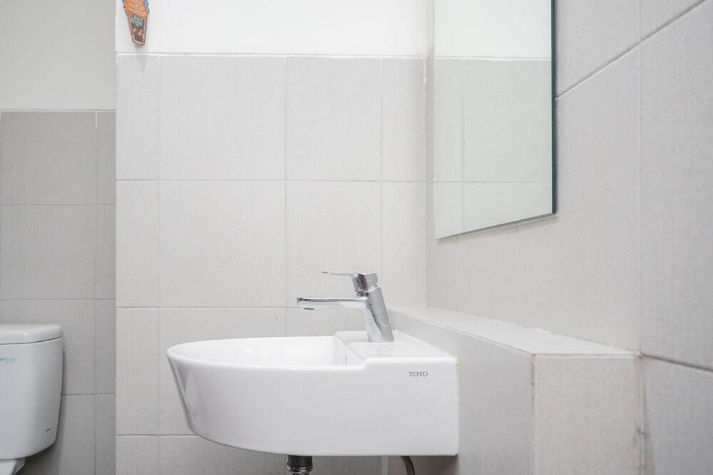 Южный Тангеранг: Modern and Good Choice for Studio Room Bintaro Icon Apartment