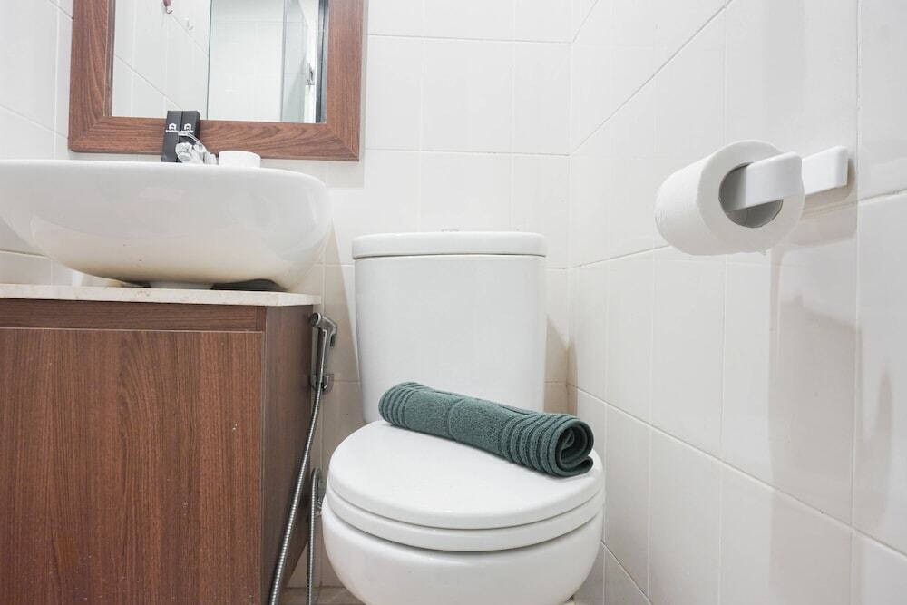 Джакарта: Comfort Studio Cervino Village Apartment near Casablanca