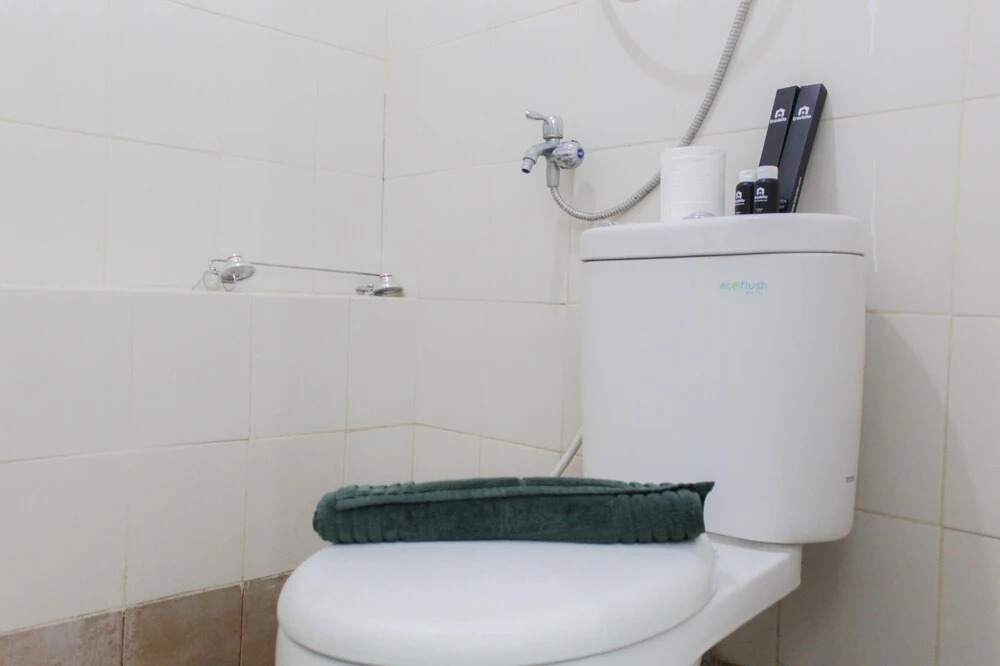 Джакарта: Homey and Cozy 2BR Bassura City Apartment near Mall