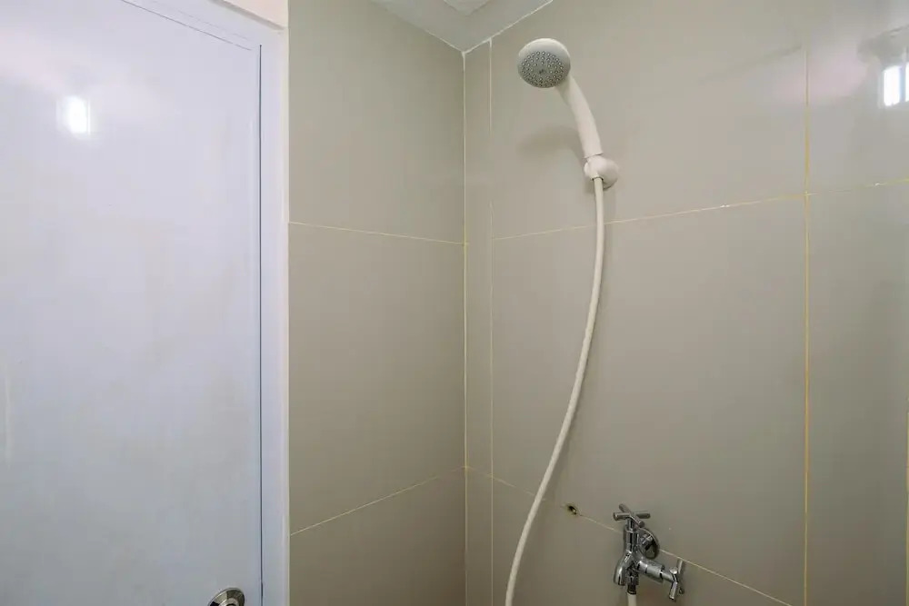 Богор: Comfy Studio at Bogorienze Apartment near The Jungle Waterpark
