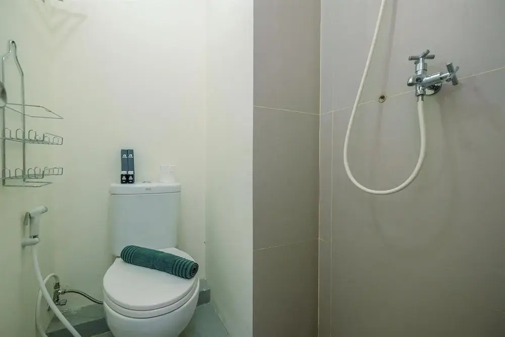 Богор: Homey Studio at Bogorienze Apartment near The Jungle Waterpark