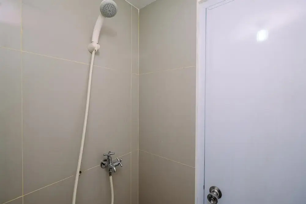 Богор: Homey Studio at Bogorienze Apartment near The Jungle Waterpark