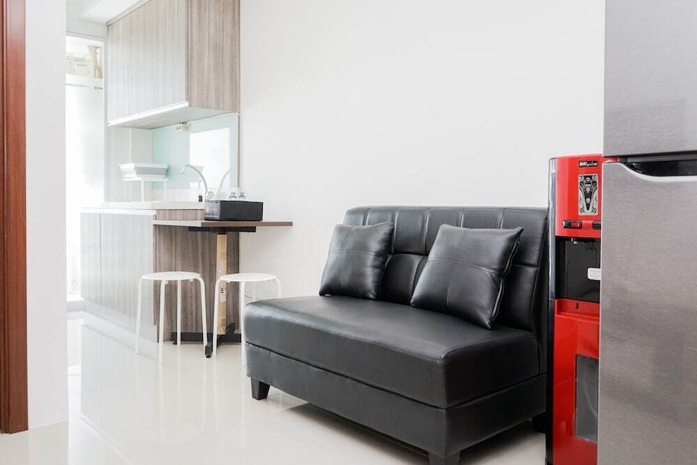 Джакарта: Comfortable 1BR Apartment at Vittoria Residence