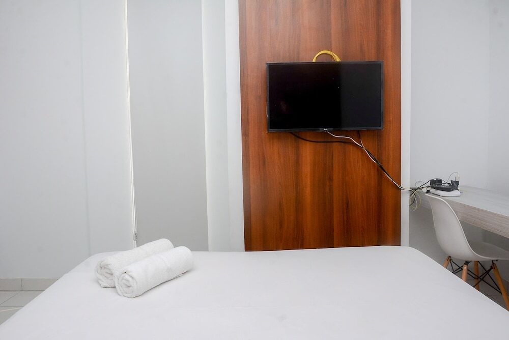 Бекаси: Comfy Studio at Patraland Urbano Apartment