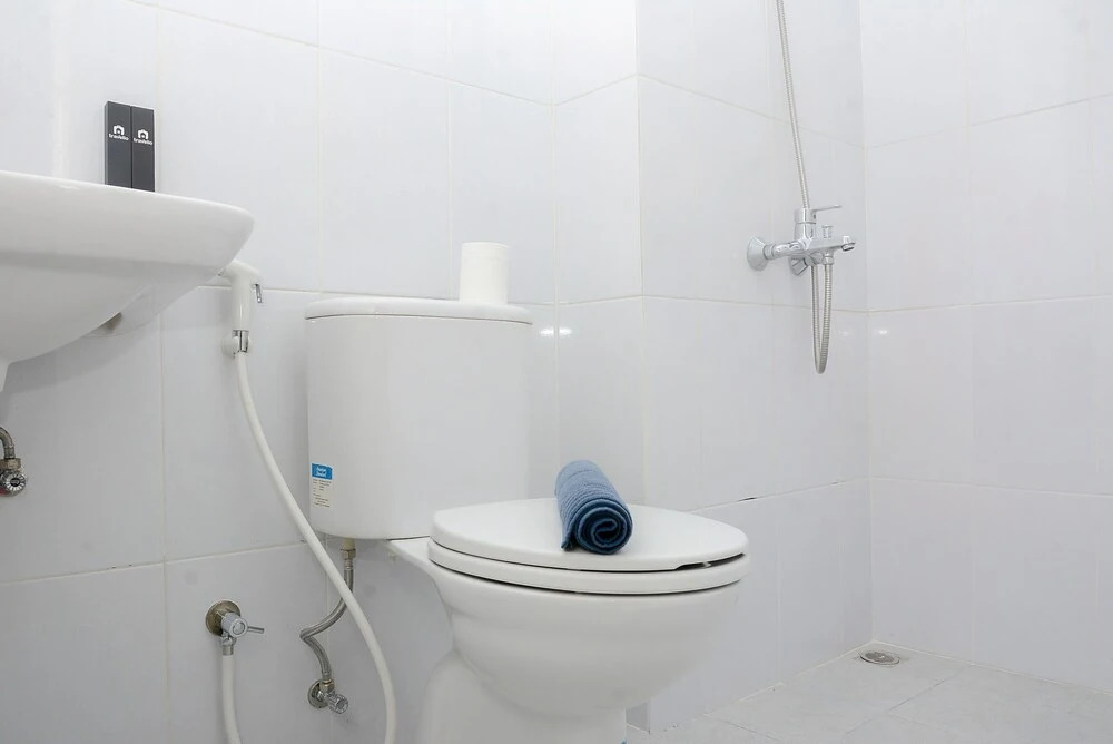 Бекаси: Comfy Studio at Patraland Urbano Apartment