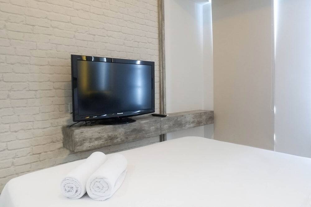 Сурабая: Modern Luxurious Studio Room at Anderson Supermall Mansion Apartment