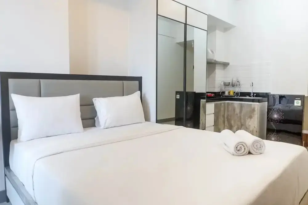 Сурабая: Modern Luxurious Studio Room at Anderson Supermall Mansion Apartment