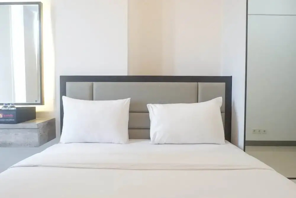Сурабая: Modern Luxurious Studio Room at Anderson Supermall Mansion Apartment