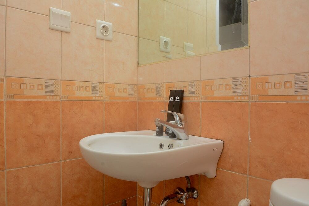 Джакарта: Elegant and Comfy 2BR at City Home Apartment near MOI