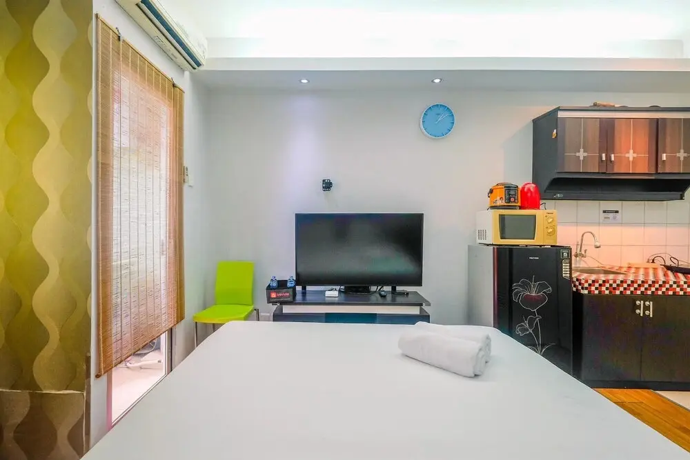 Джакарта: Comfy and Minimalist Studio at Pakubuwono Terrace Apartment