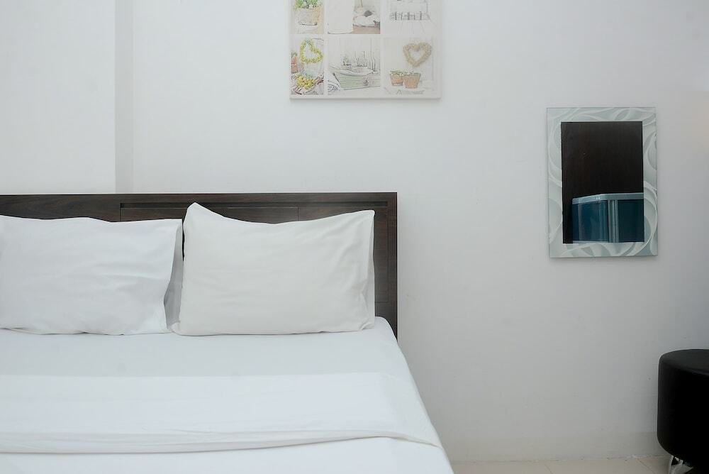 Джакарта: Comfy and Simply 2BR at Bassura City Apartment near Mall