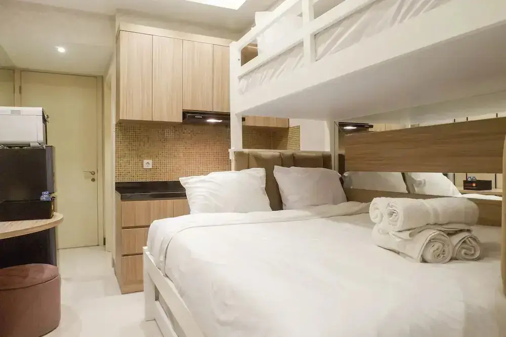 Сурабая: Best Studio Benson Apartment Connected to Pakuwon Mall next to Anderson