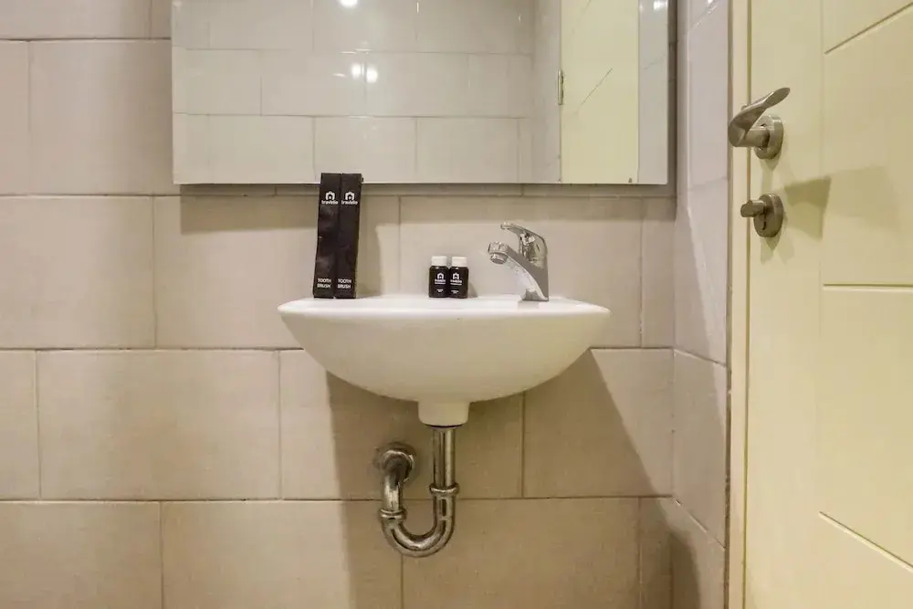 Сурабая: Best Studio Benson Apartment Connected to Pakuwon Mall next to Anderson