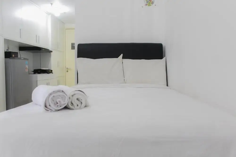 Legok: Modern and Clean Studio Apartment at M-Town Residences