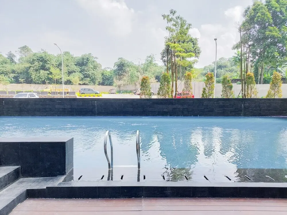 Южный Тангеранг: New and Simply Studio at Urbantown Serpong Apartment