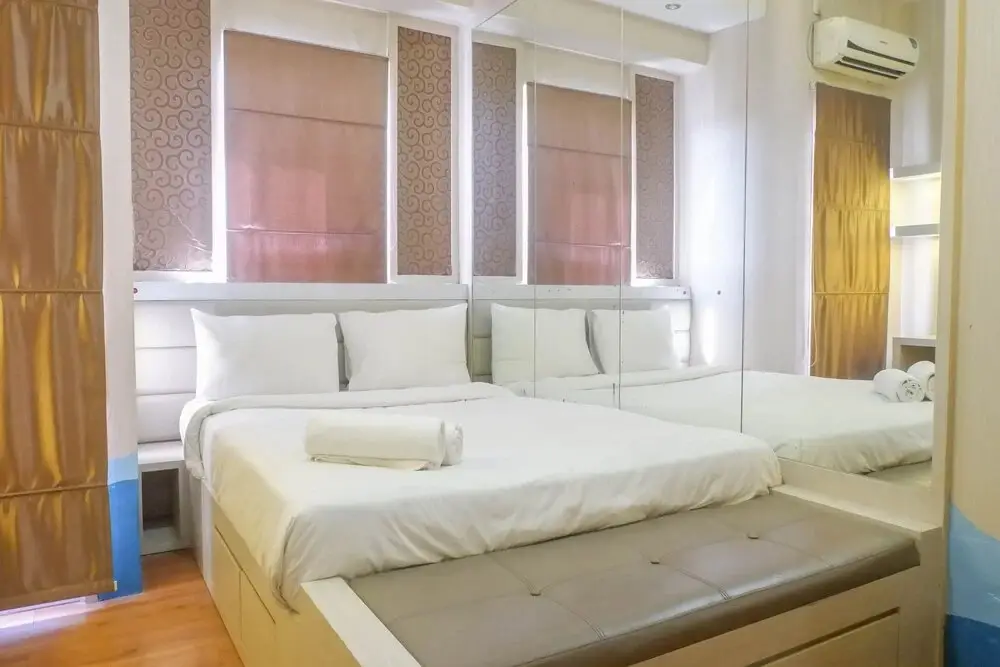 Сурабая: Trendy and Tidy Studio Room at Puri Mas Apartment