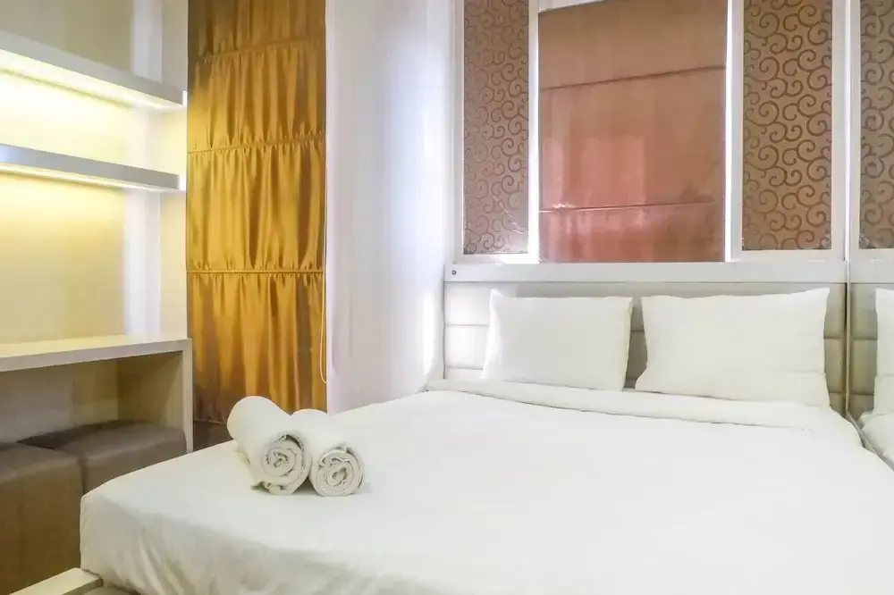 Сурабая: Trendy and Tidy Studio Room at Puri Mas Apartment