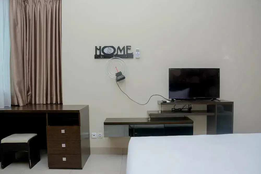 Comfort and Minimalist Studio Puri Kemayoran Apartment — фото 1