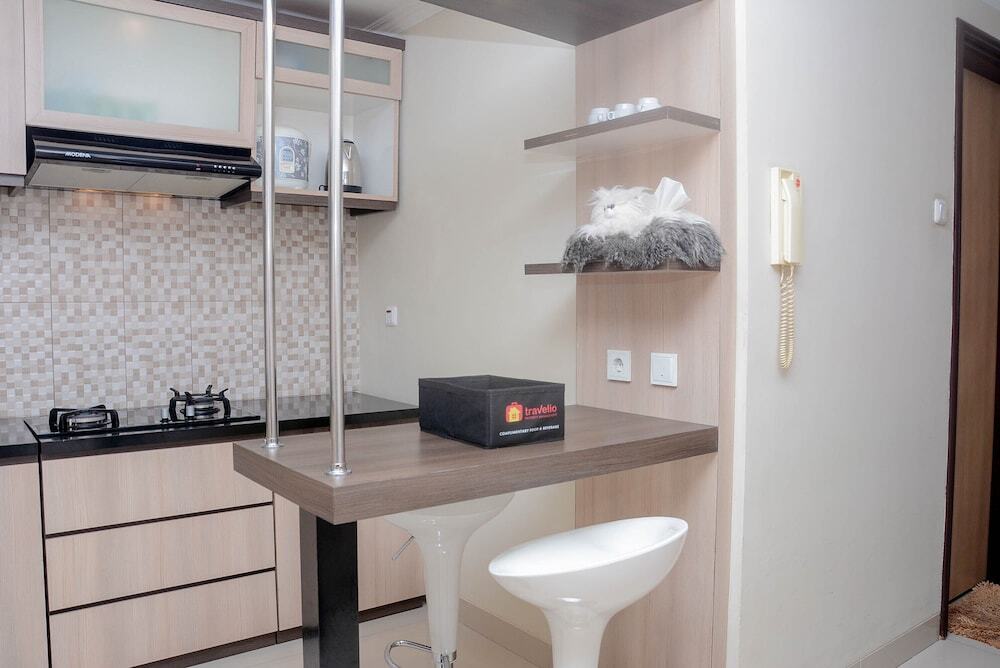 Джакарта: Comfort and Minimalist Studio Puri Kemayoran Apartment