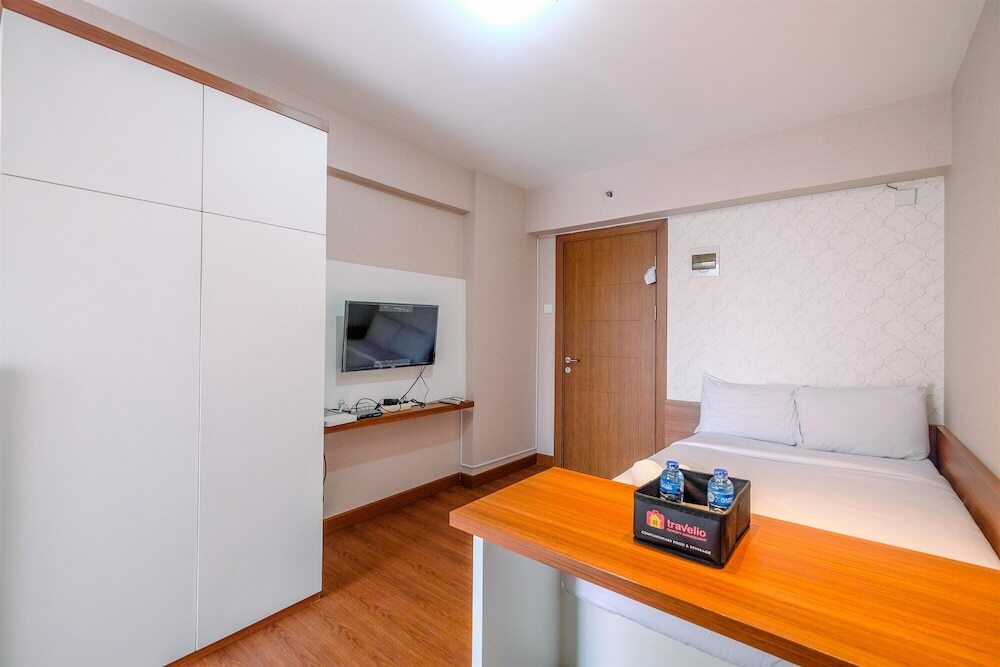 Депок: Comfort and Simply Studio Cinere Resort Apartment