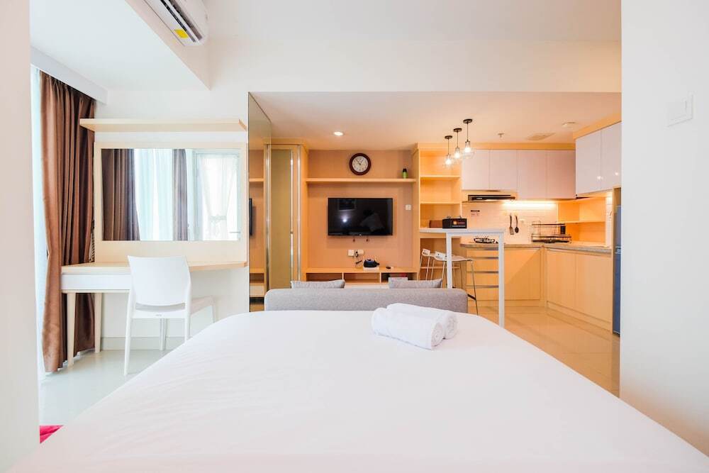 Бекаси: Spacious Studio at Grand Kamala Lagoon Apartment