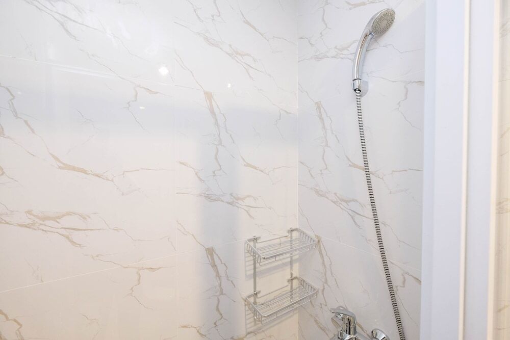 Бекаси: Spacious Studio at Grand Kamala Lagoon Apartment