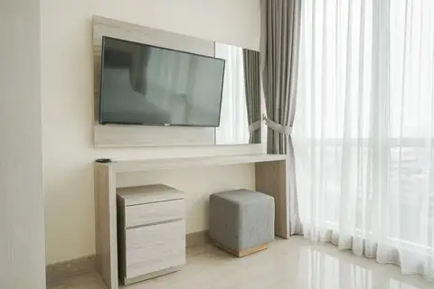 Strategic 2BR Private Lift at Menteng Park Apartment — фото 1