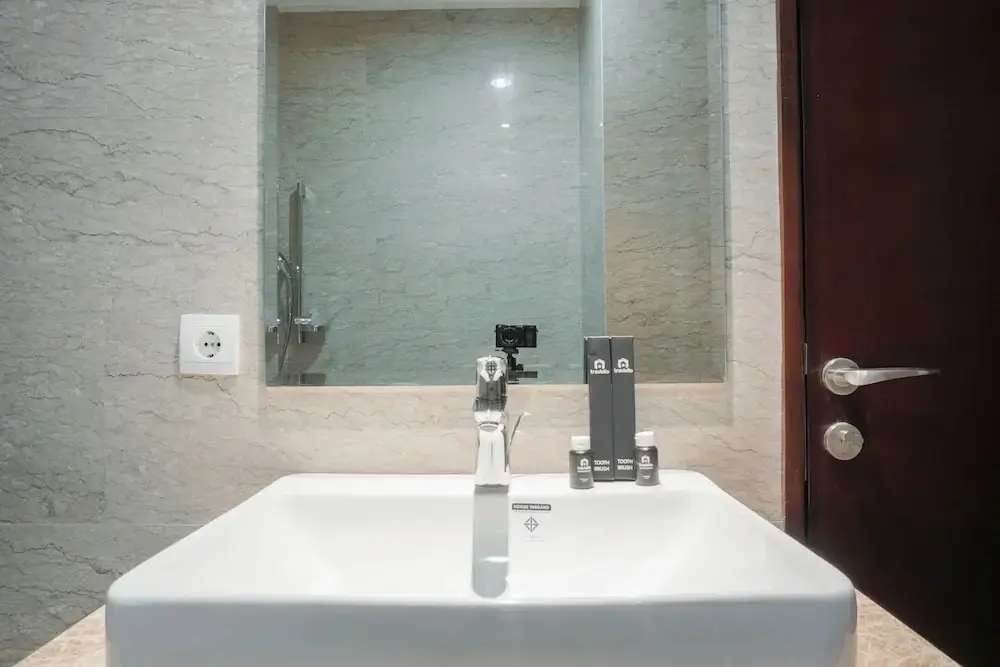 Джакарта: Strategic 2BR Private Lift at Menteng Park Apartment