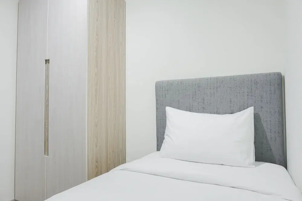 Джакарта: Strategic 2BR Private Lift at Menteng Park Apartment