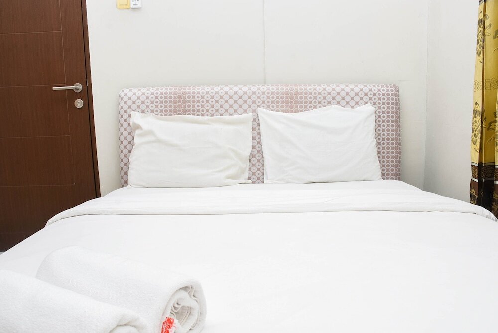 Бекаси: Homey and Modern 2BR at Lagoon Apartment near Shopping Center