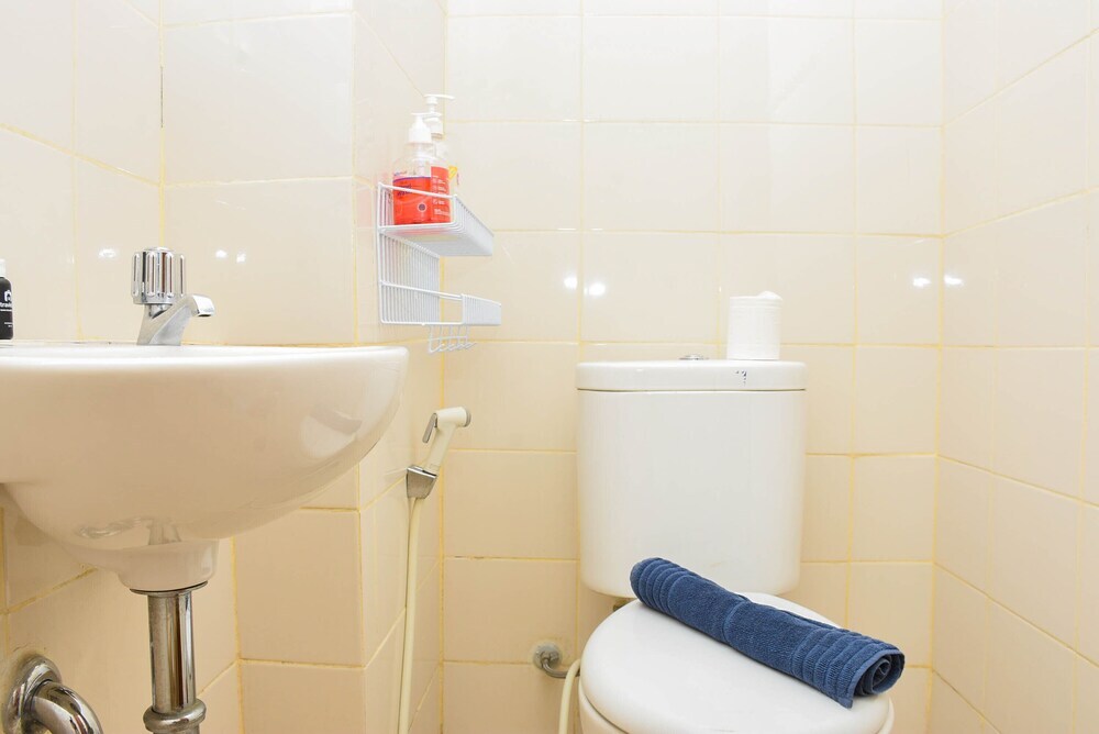 Бекаси: Homey and Modern 2BR at Lagoon Apartment near Shopping Center
