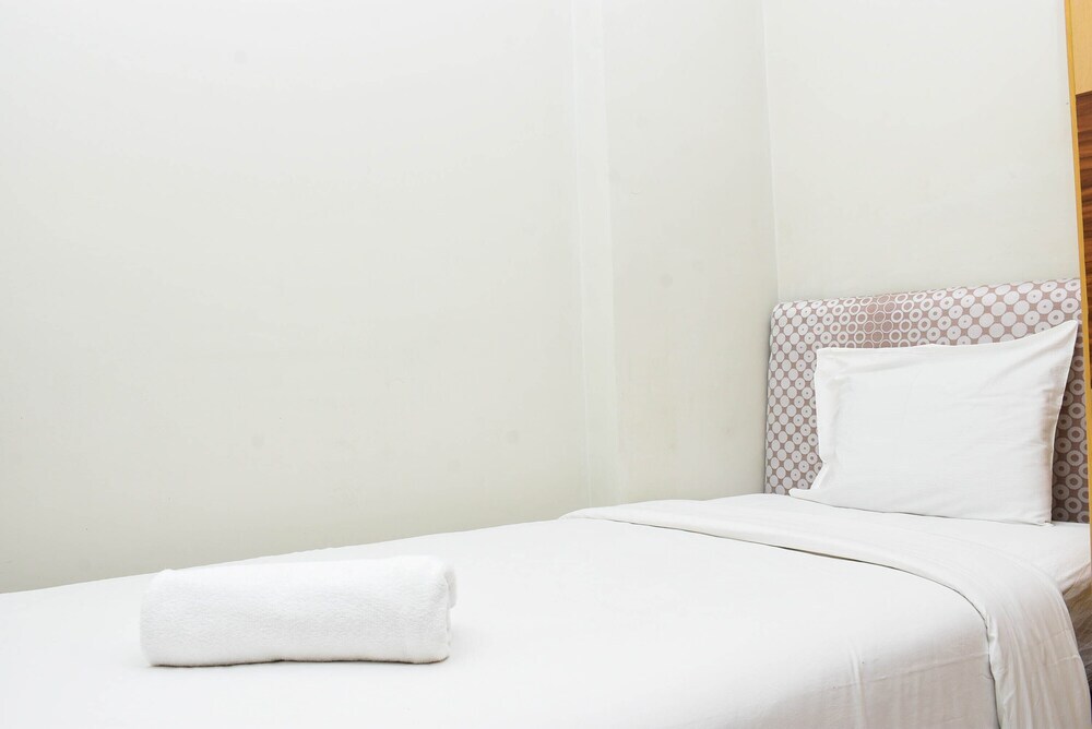 Бекаси: Homey and Modern 2BR at Lagoon Apartment near Shopping Center