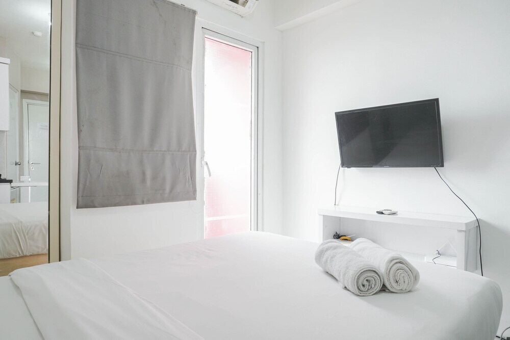 Джакарта: Homey And Comfortable Studio At Green Pramuka City Apartment
