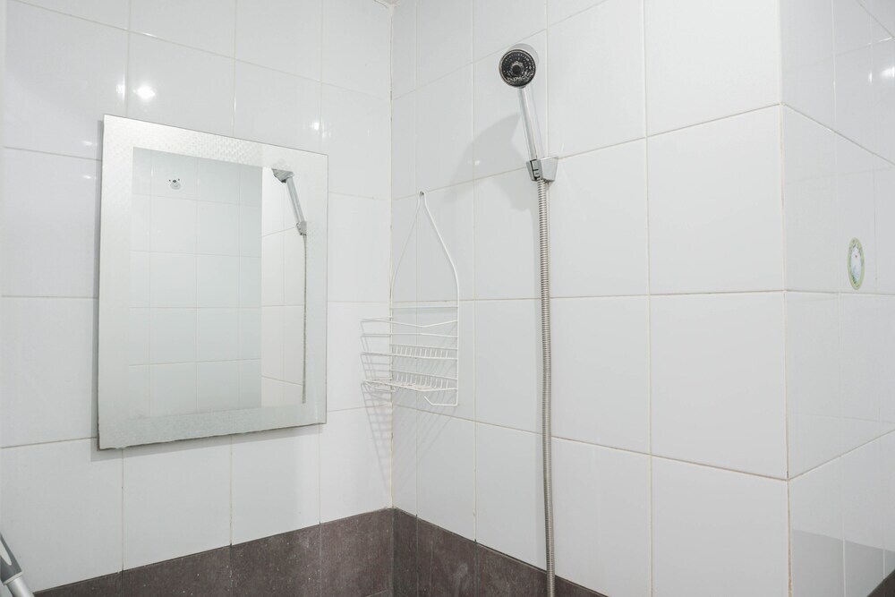 Джакарта: Homey And Comfortable Studio At Green Pramuka City Apartment