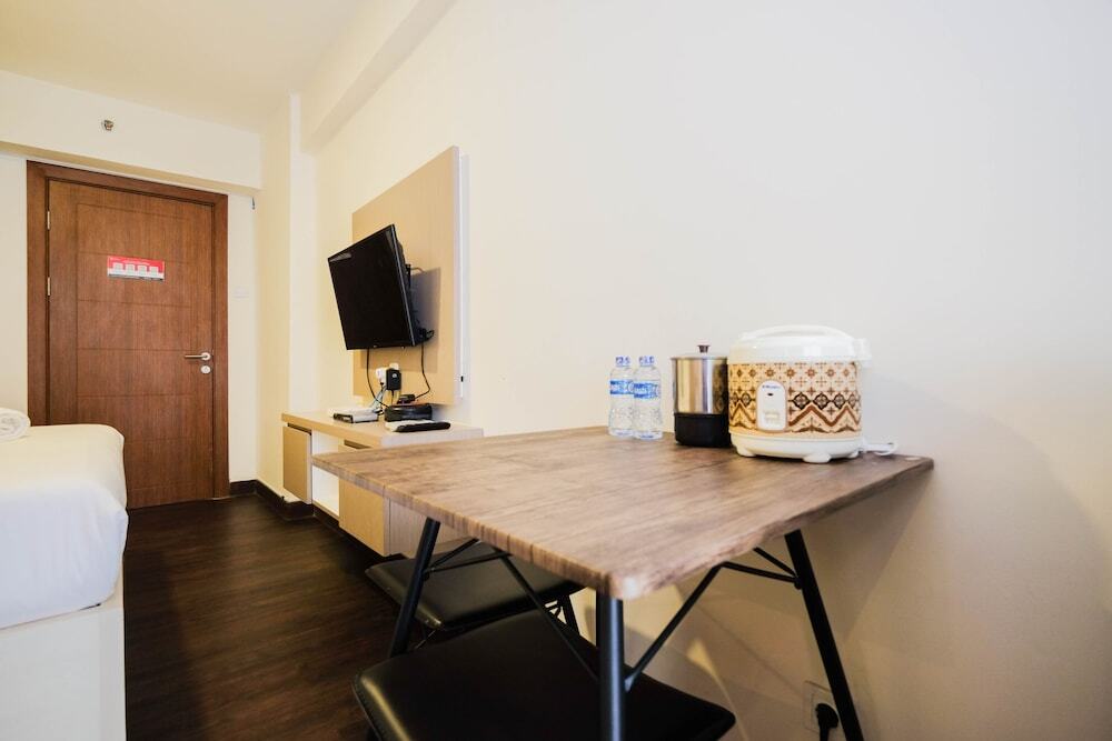 Депок: Cozy Living Studio Room At Cinere Resort Apartment