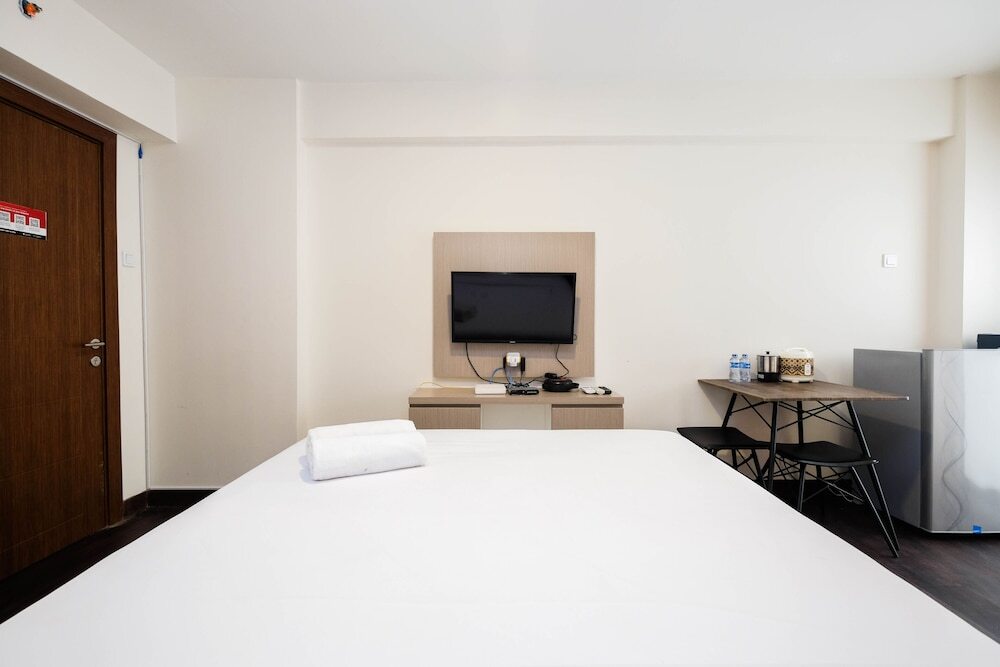 Депок: Cozy Living Studio Room At Cinere Resort Apartment